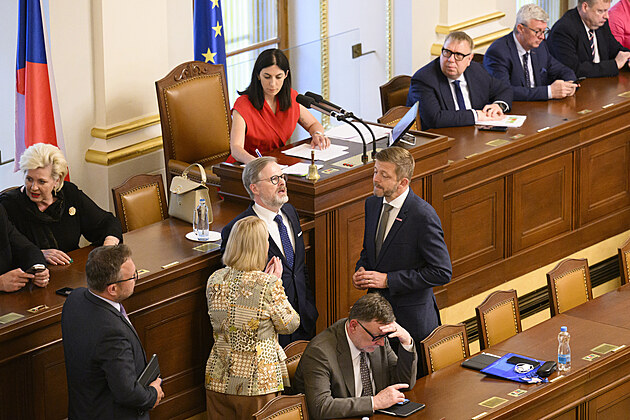 Jednn snemovny kvli kauze Blaek gate.