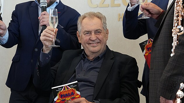 Miloš Zeman na křtu knihy Cirkus Fiala.