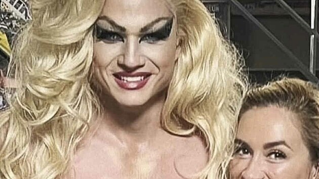 Ond�ej Brzobohat� alias Tiffany Richbitch a jeho sestra
