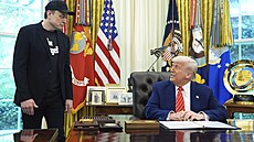 Konec Elona Muska v úadu DOGE oznámil Donald Trump za jeho pítomnosti