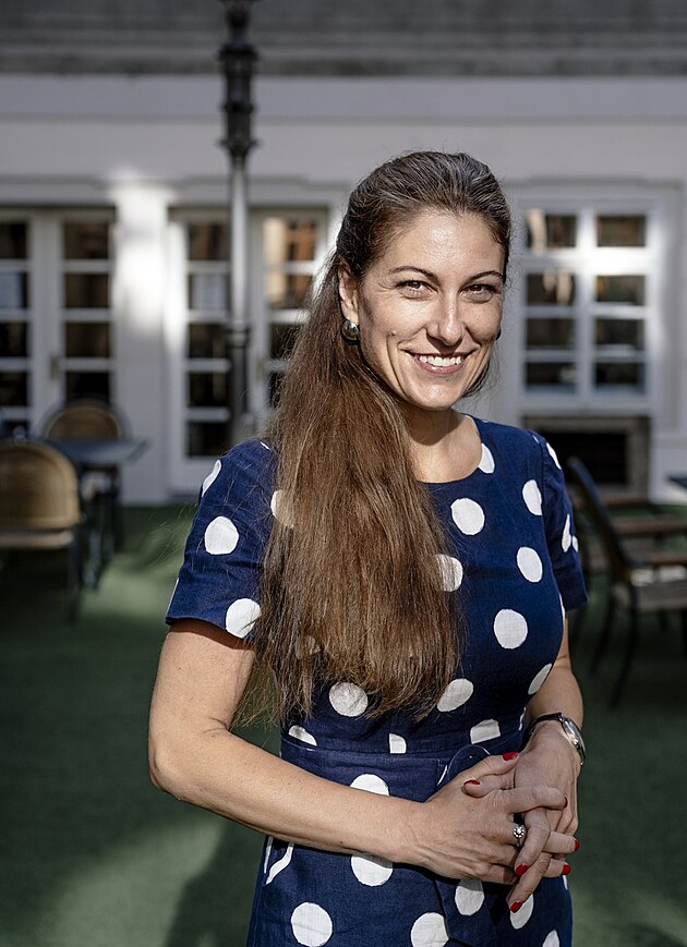 Eva Decroix.