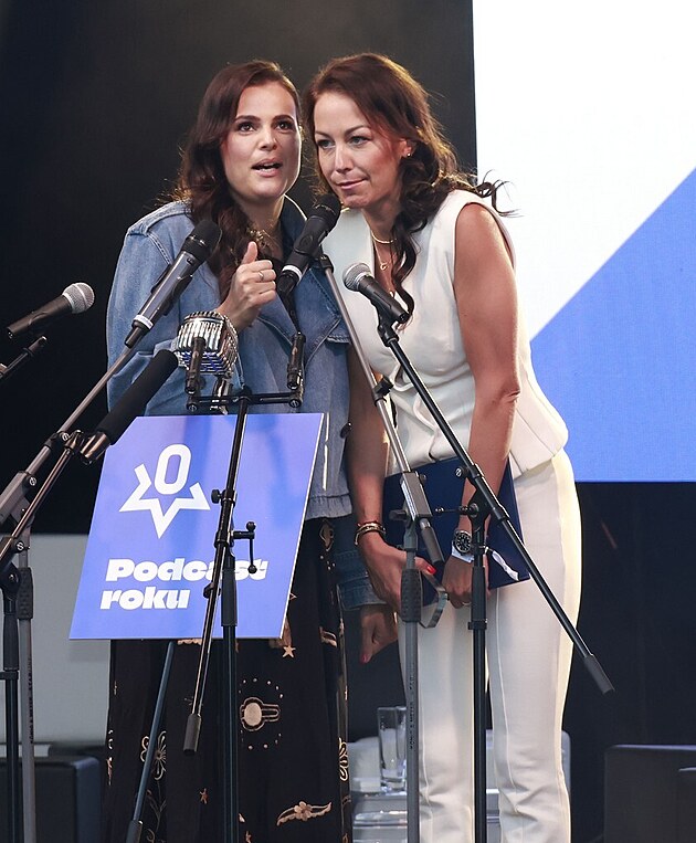 Agta a Ornella pebraj cenu na pdiu.