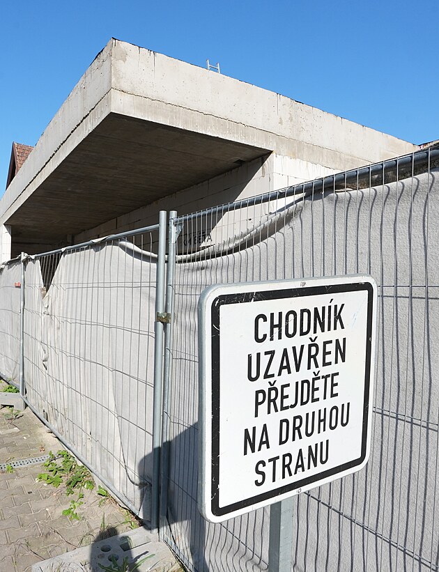 Stavba zabr velkou st chodnku. Povolen k zboru ale vyprelo 10. ledna.