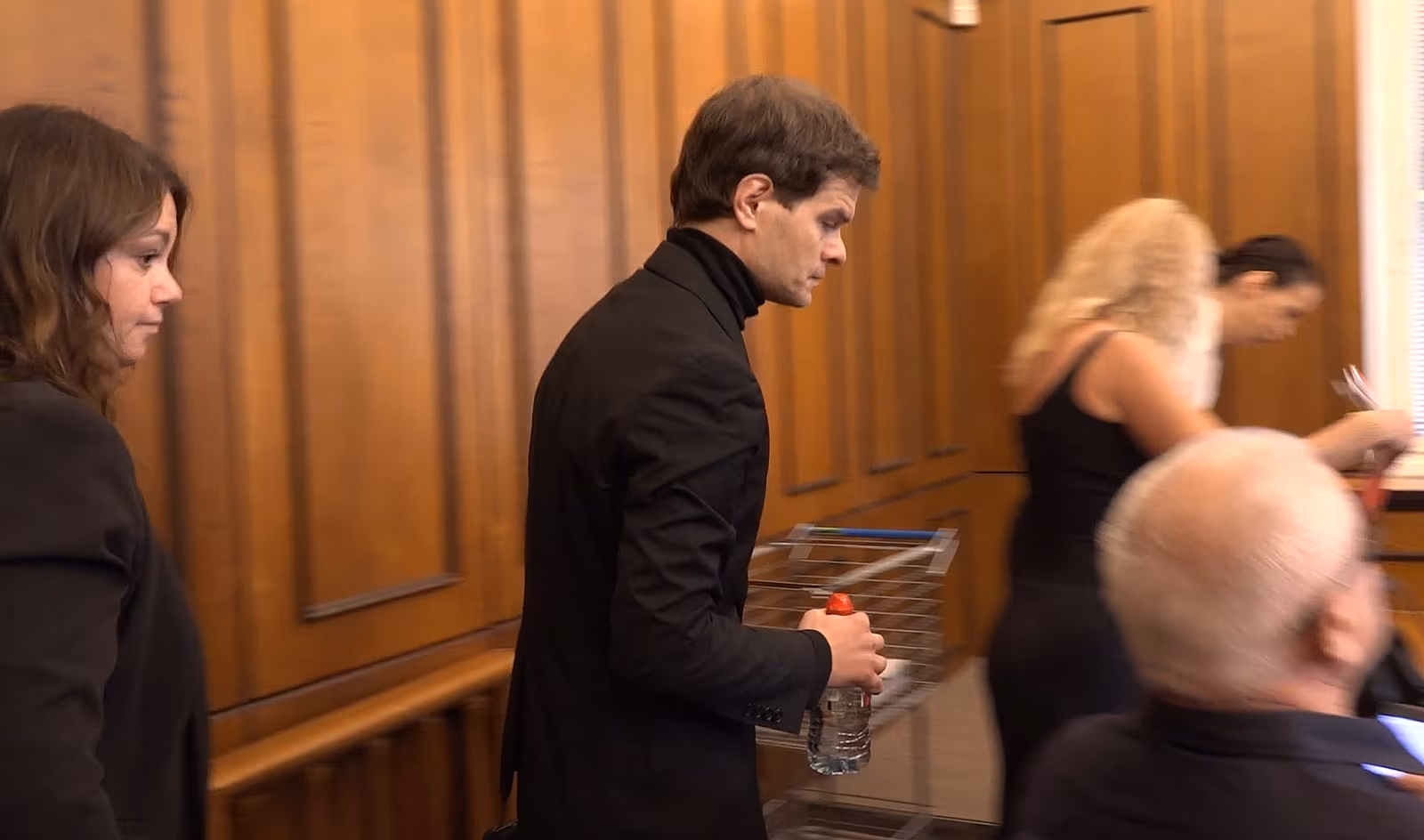 Soud Adama Krause a Nikol Enevov�