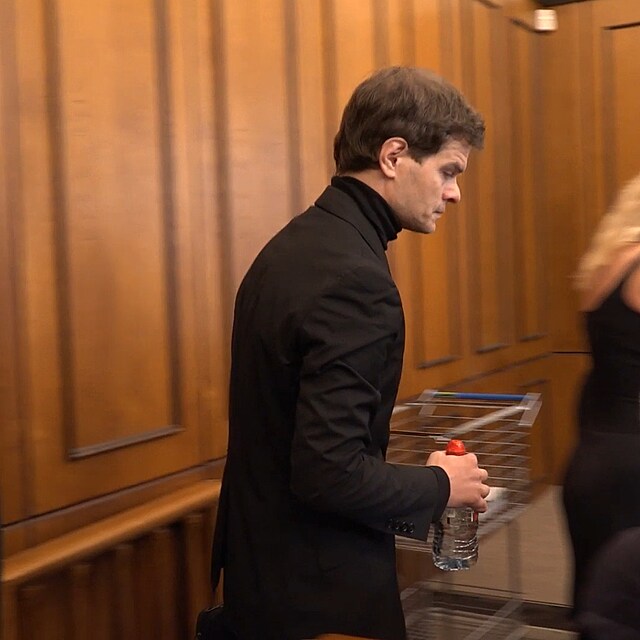 Soud Adama Krause a Nikol Enevov�