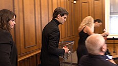 Soud Adama Krause a Nikol Enevové