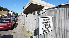Stavba zabírá velkou ást chodníku. Povolení k záboru ale vyprelo 10. ledna.