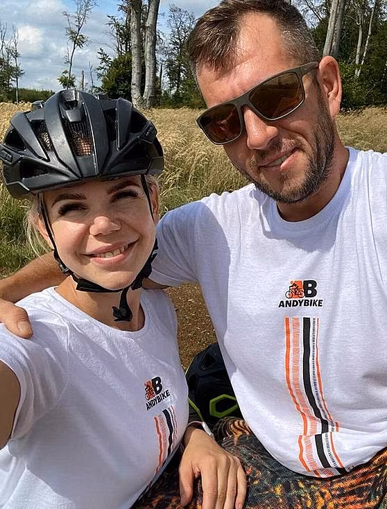 Andrej si našel partnerku a dál se věnuje cyklistice.