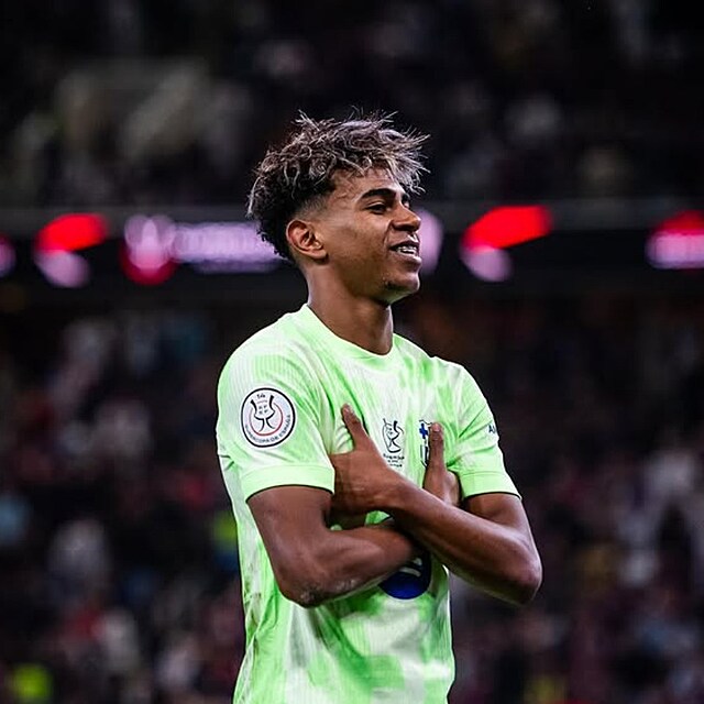 Lamine Yamal: Fenom�n, kter� ovl�dl fotbal i soci�ln� s�t�