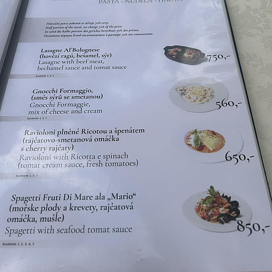 Jídelní lístek z ruské pizzerie