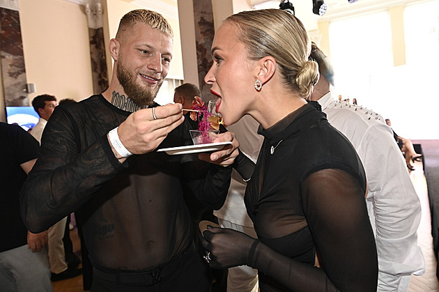 Radek Roual, Nela Slováková
