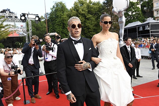 Yzomandias a Hana Soukupov na zahjen karlovarskho filmovho festivalu.