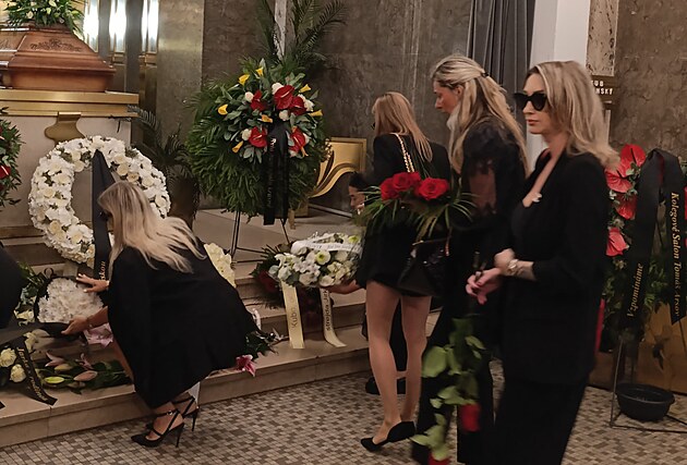 Dominika Mesaroov na pohbu Jakuba Zbranskho