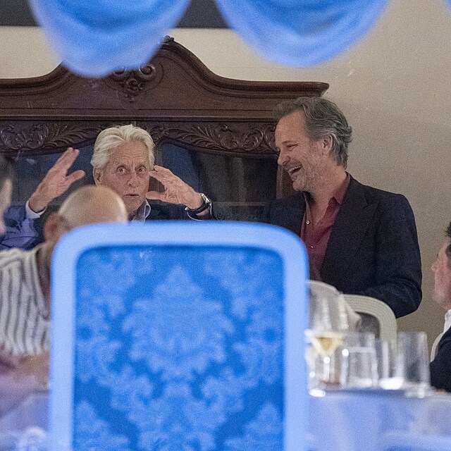 Douglas a Sarsgaard  veer pln charismatu, historek a filmovch spojen