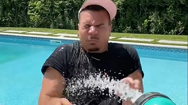 Kytky, oteven dvee, zaplacen nehty, objednn jdla za partnerku. Tak vypad princess treatment, trend, kter m enm pinst pocit pe a pozornosti ve vztahu. Zatmco pro nkter jde o projev cty, jin varuj, e to me bt krok zpt k tradinm genderovm rolm.