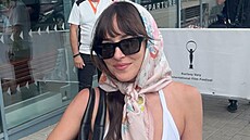 Dakota Johnson pistála ve Varech