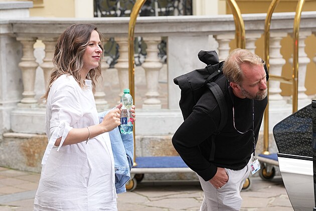 Veronika Khek Kubaov dorazila do Var s manelem Pavlem a ukzala na kolond...
