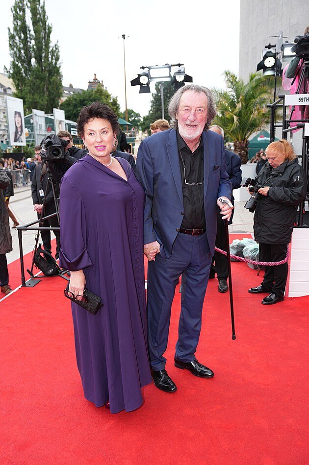 Bolek Pol�vka s man�elkou