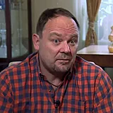 Petr Hla ped nehodou. Sympatick grafik a vtvarnk se do srdc divk zapsal svm emotivnm vystoupenm v poadu Prosteno!