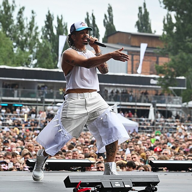 Ben Christovao bhem sv energick show na festivalu Colours.