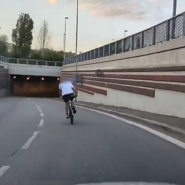 Policist pronsledovali zfetovanho cyklistu.