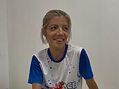 Shopaholic Adel bydlí v kempu. Bere léky na psychiku, je ráda, �e není t�hotná