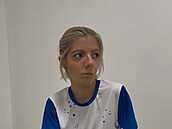 Shopaholic Adel bydlí v kempu. Bere léky na psychiku, je ráda, �e není t�hotná