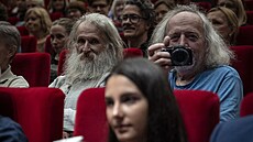 Na premiéru dokumentu Radji zeílet v divoin dorazili i píbuzní bratí...