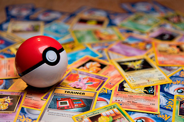 Pokémon místo akcií? Mladí muži věří, že karty porazí Wall Street