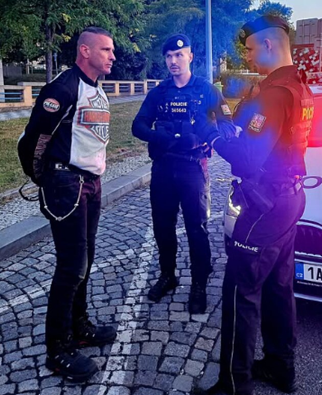 Roberta kontrolovala policie.
