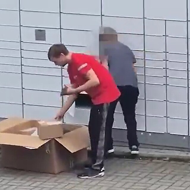 Kurr Zsilkovny dil u boxu.