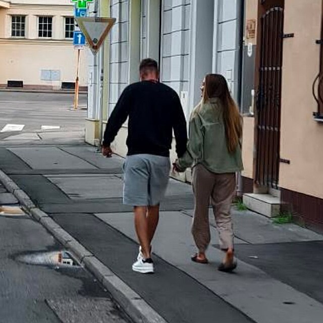 M Kazma novou ptelkyni? Nkolik lid tvrd, e vymnil Roseckou za jinou.