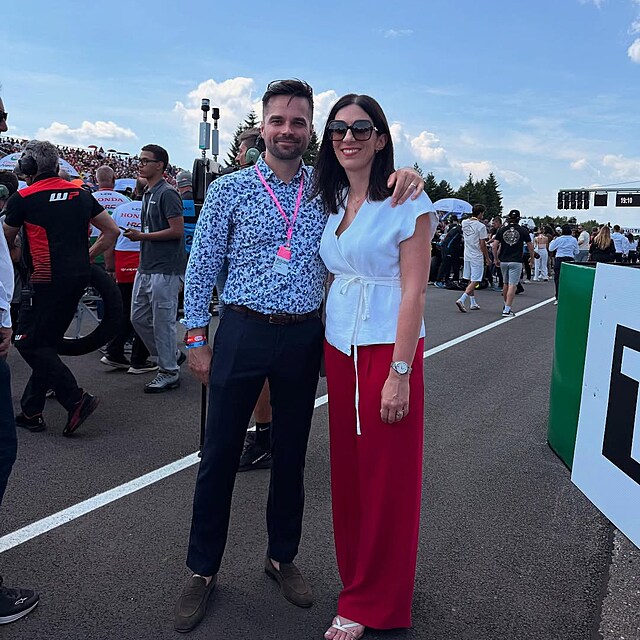 Markta Pekarov Adamov s manelem na MotoGP