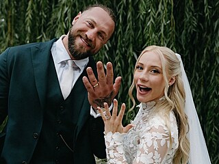 Jakub En�l se o�enil. Jeho �enou se stala p�ekr�sn� Veronika.