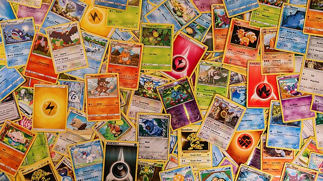 Obchodovn s Pokmon a sportovnmi kartami zav renesanci. Zatmco nkte mlad sbratel bohatnou, jin se kvli sv posedlosti zadluuj.
