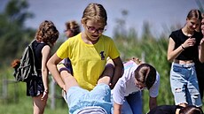Dti eských krajan z válkou zasaené Ukrajiny letos opt dorazily na letní...