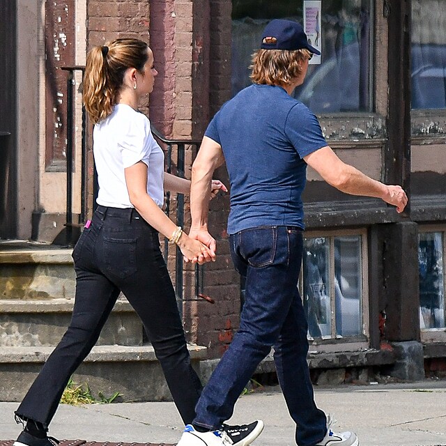 Tom Cruise a Ana de Armas se dr za ruce ve Vermontu
