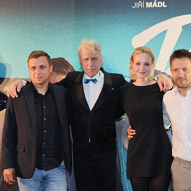 Reisr Tom Vorel a herci z filmu Dob