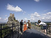 Do Kutné Hory se hrnou davy turist�. P�ilákala je hra Kingdom Come