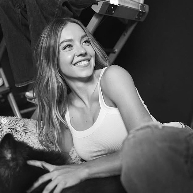 Sydney Sweeney kvůli reklamě přišla o 100 tisíc sledujících. Značce ale čísla rostou