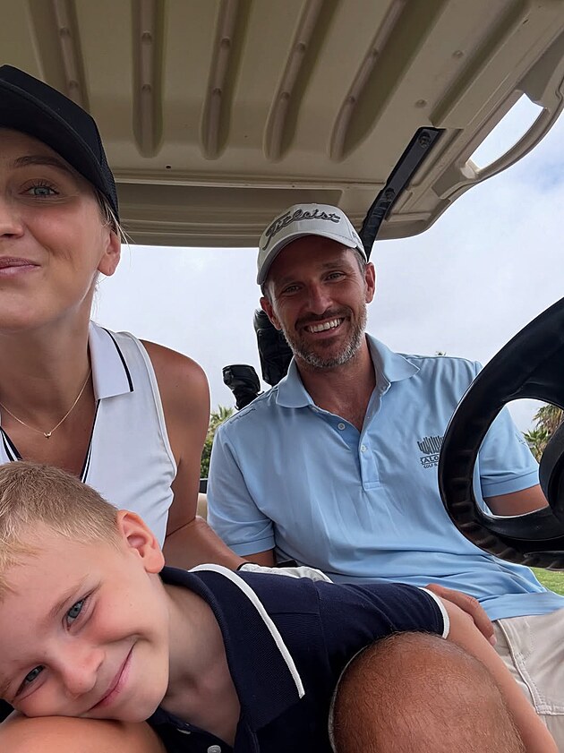 Zorka Hejdov s rodinou na golfovm hiti