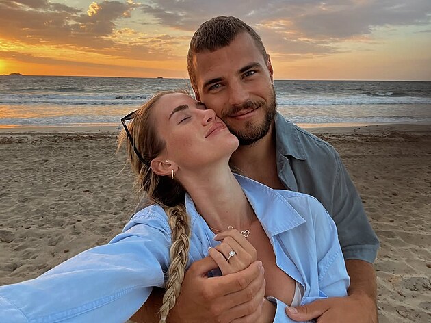 Johana Fabikov se Survivoru se zasnoubila.