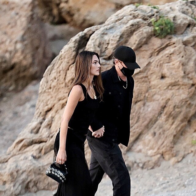Leonardo DiCaprio se p�ed paparazzi op�t maskoval.