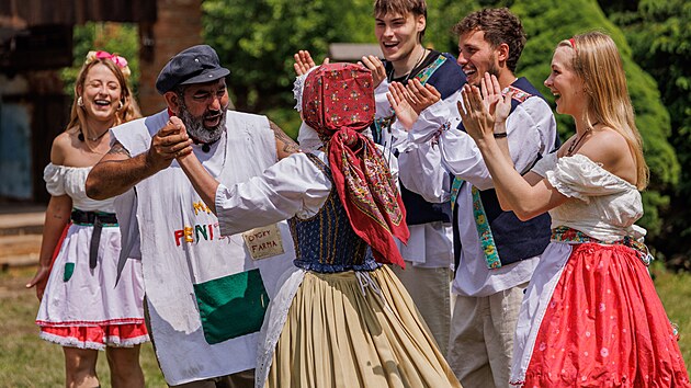 Sout��c� na farm� po��dali jarmark.