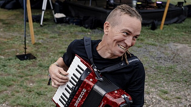 Ivan Barto� s harmonikou