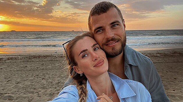 Johana Fabiíková ze Survivoru se zasnoubila. Slovenský hokejista Mário Lunter...
