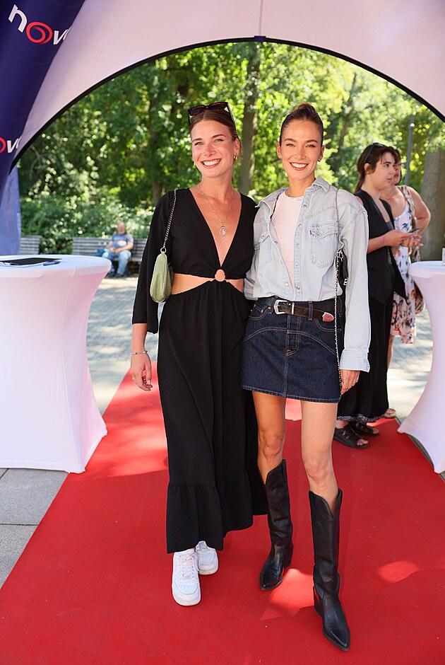 aneta Skrun, Andrea Bezdkov