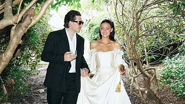 Brooklyn Beckham se podruh� o�enil.