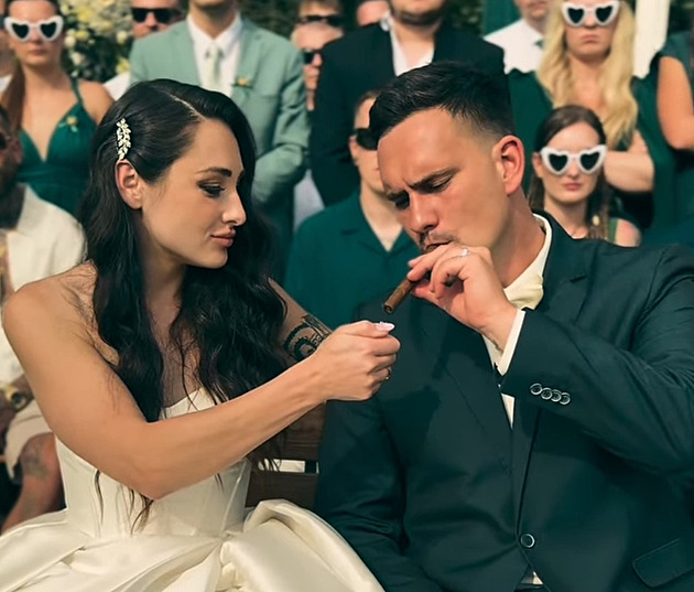 Fayne se konečně oženil se svou partnerkou. Oba slaví úspěch i na sociálních sítích