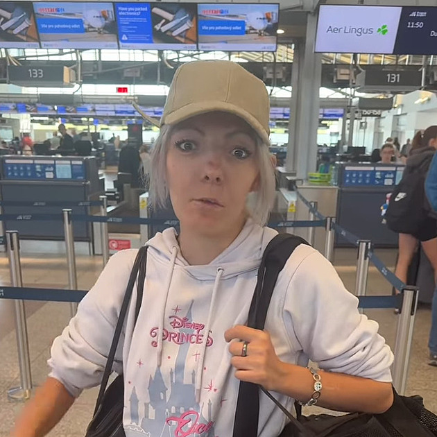 Shopaholic Adel letí do Dublinu. Zúčastní se bojového kempu